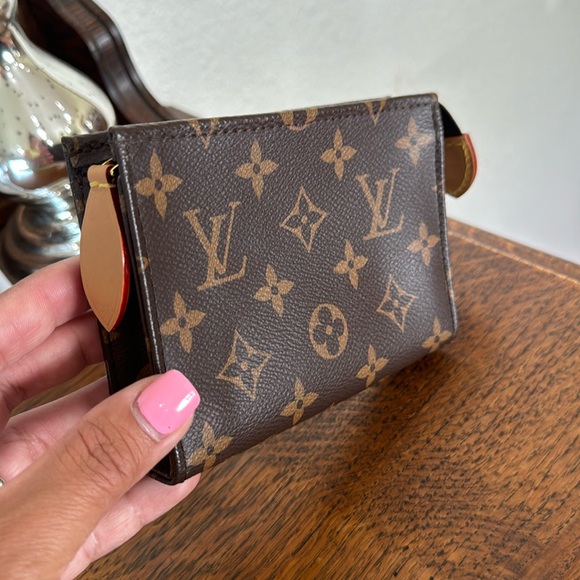 Authentic Monogram Toiletry Pouch on chain insert. Microchipped! Toiletry 15 - Picture 1 of 17